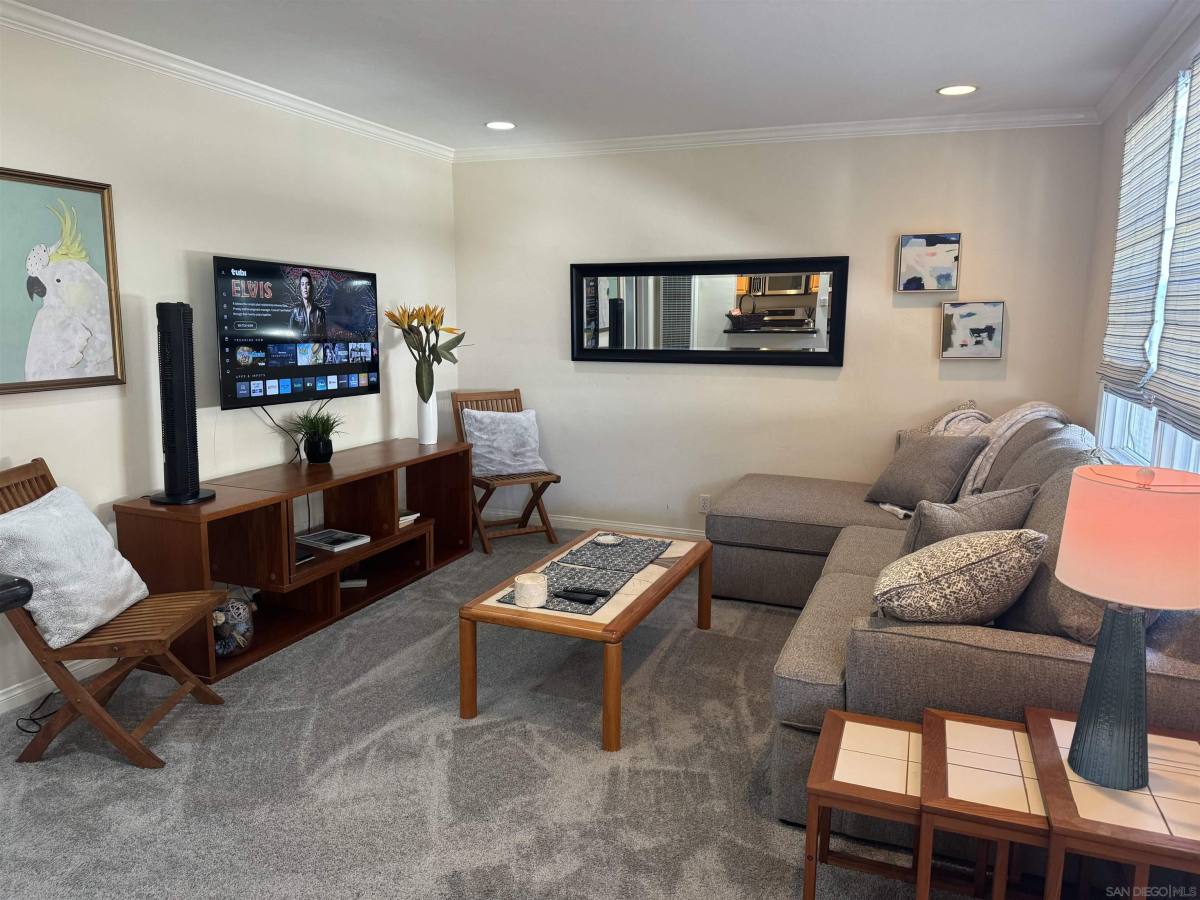 Apartment for rent at 215 Bonair St #215-8, La Jolla, CA 92037