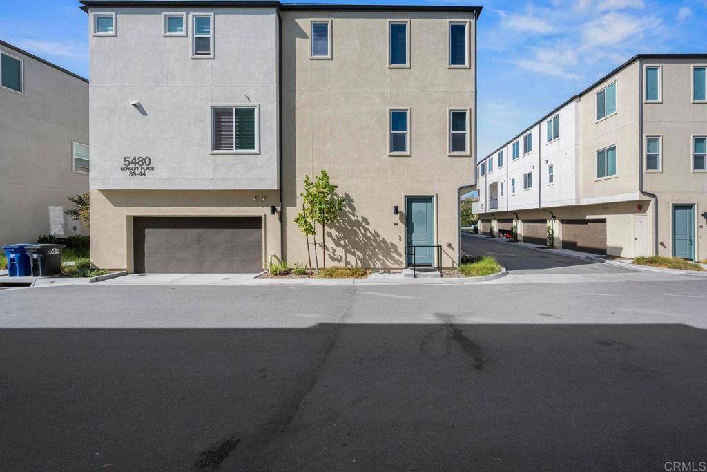Townhouse for rent at 5480 Seacliff Place #44, San Diego, CA 92154