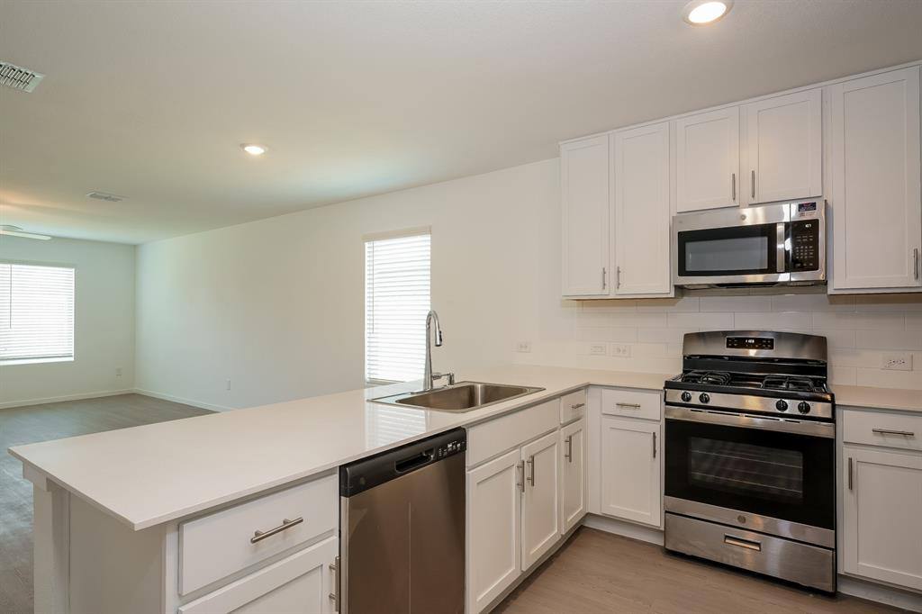 Apartment for rent at 2712 Mistwood Dr, Fort Worth, TX 76108
