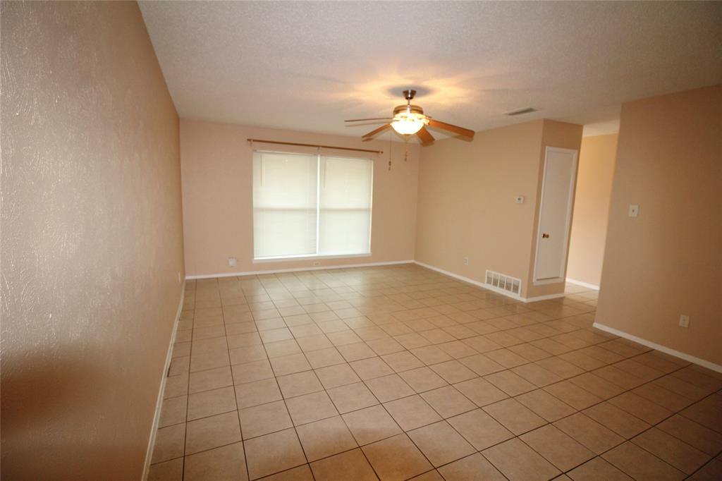Apartment for rent at 1019 S Alexander Ave, Duncanville, TX 75137