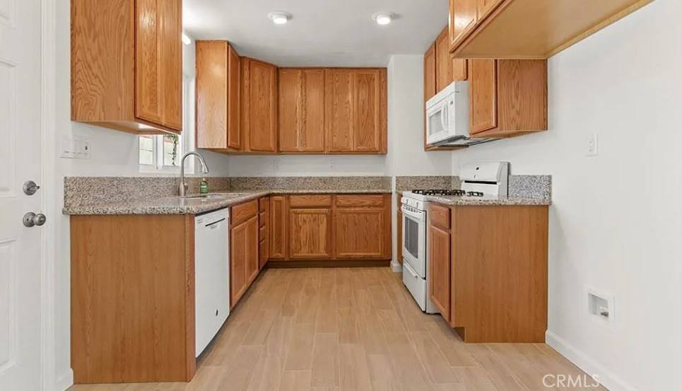 Apartment for rent at 45122 Date, Lancaster, CA 93534