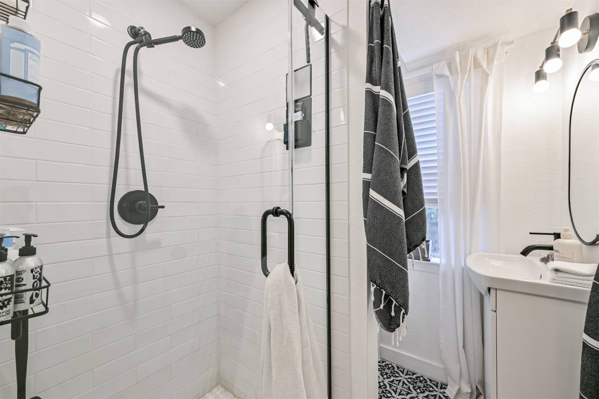 Apartment for rent at 415 Fairview St #415-3, Houston, TX 77006