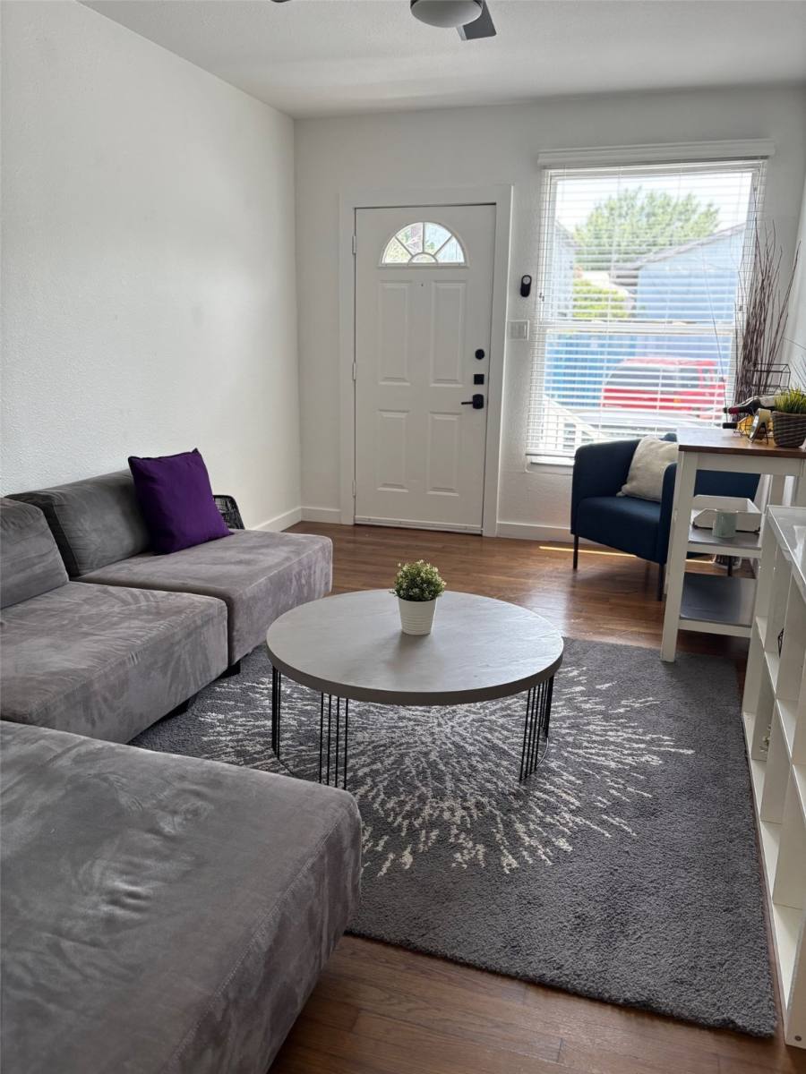 Apartment for rent at 415 Fairview St #415-3, Houston, TX 77006