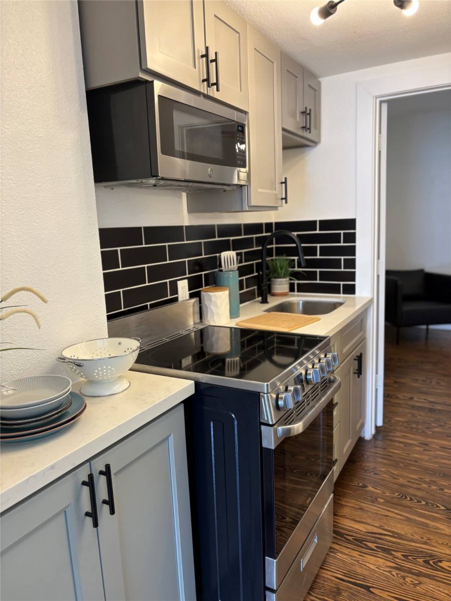 Apartment for rent at 415 Fairview St #415-3, Houston, TX 77006