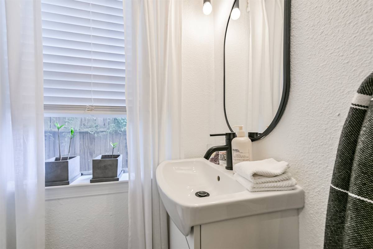Apartment for rent at 415 Fairview St #415-3, Houston, TX 77006