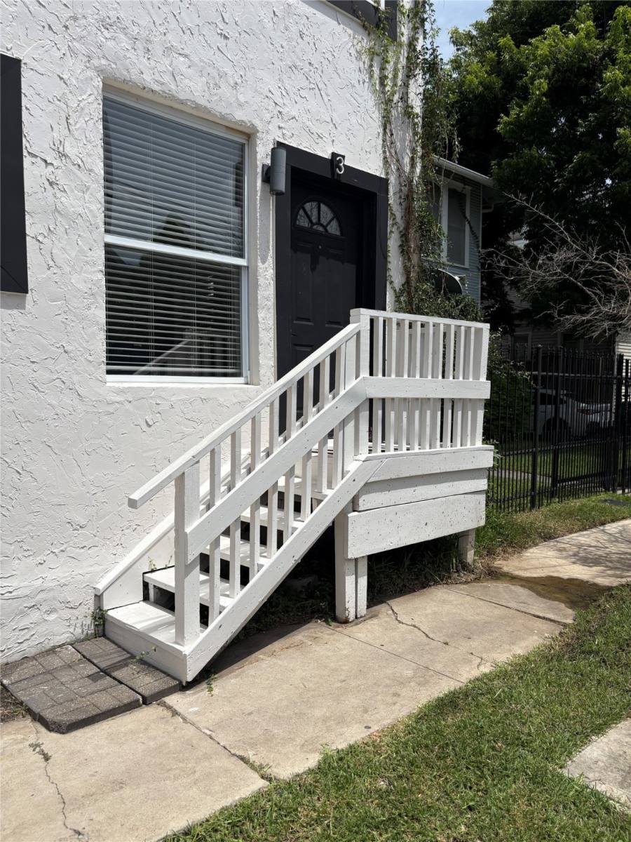 Apartment for rent at 415 Fairview St #415-3, Houston, TX 77006