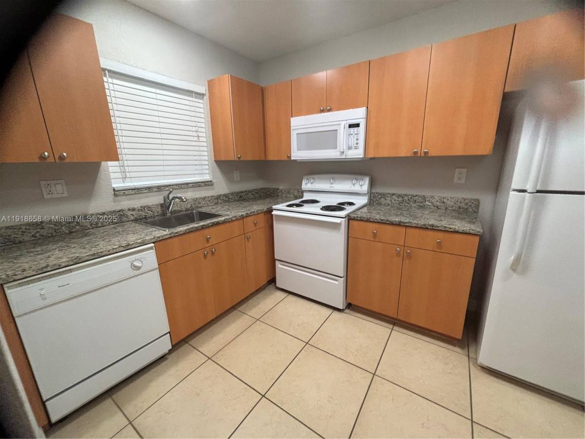 Condo for rent at 4871 NW 9th Dr, Fort Lauderdale, FL 33317