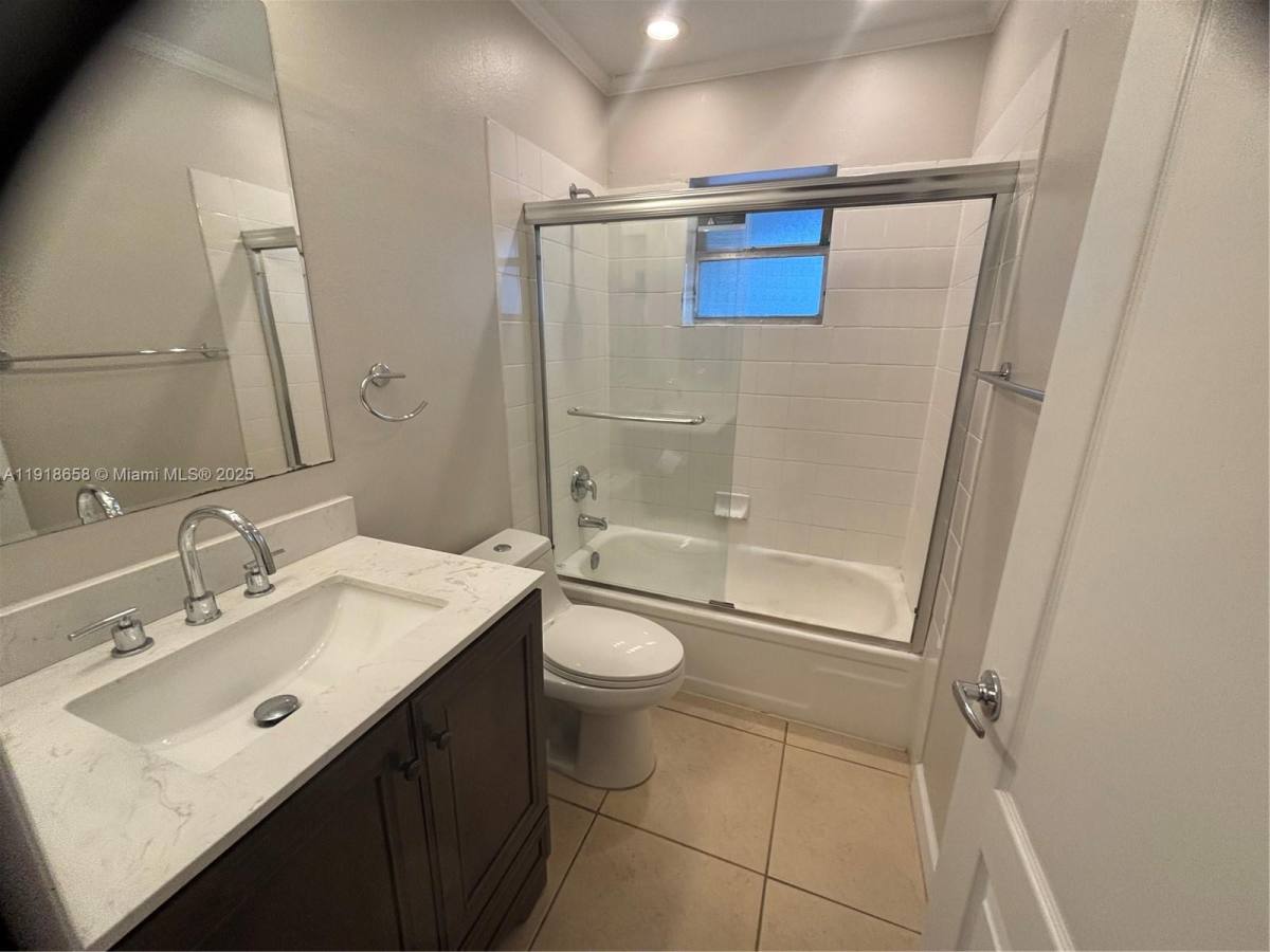 Condo for rent at 4871 NW 9th Dr, Fort Lauderdale, FL 33317