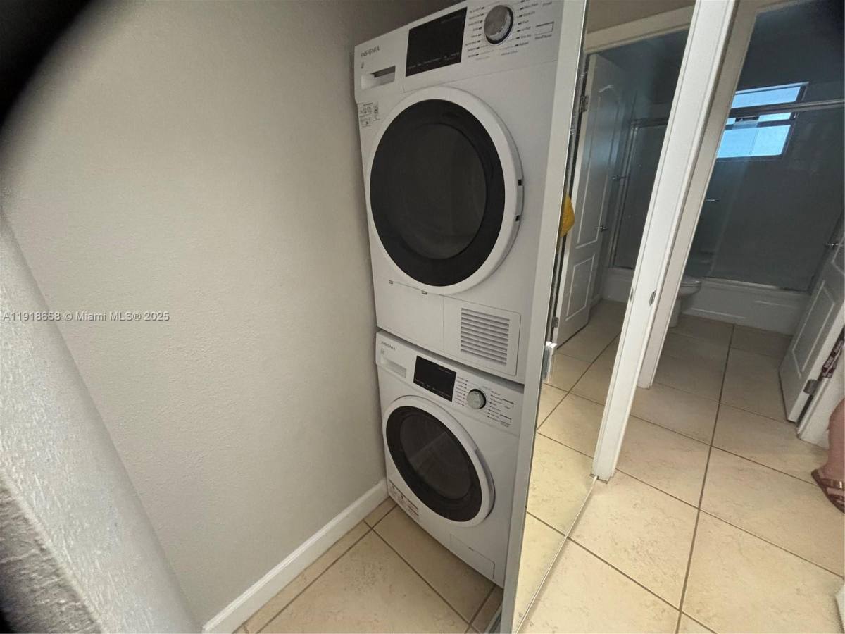 Condo for rent at 4871 NW 9th Dr, Fort Lauderdale, FL 33317