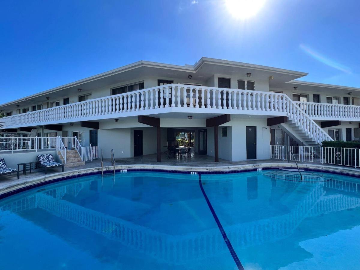 Apartment for rent at 811 SE 22nd Ave #12, Pompano Beach, FL 33062