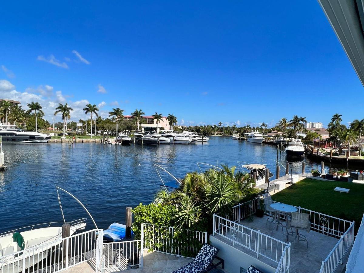 Apartment for rent at 811 SE 22nd Ave #12, Pompano Beach, FL 33062