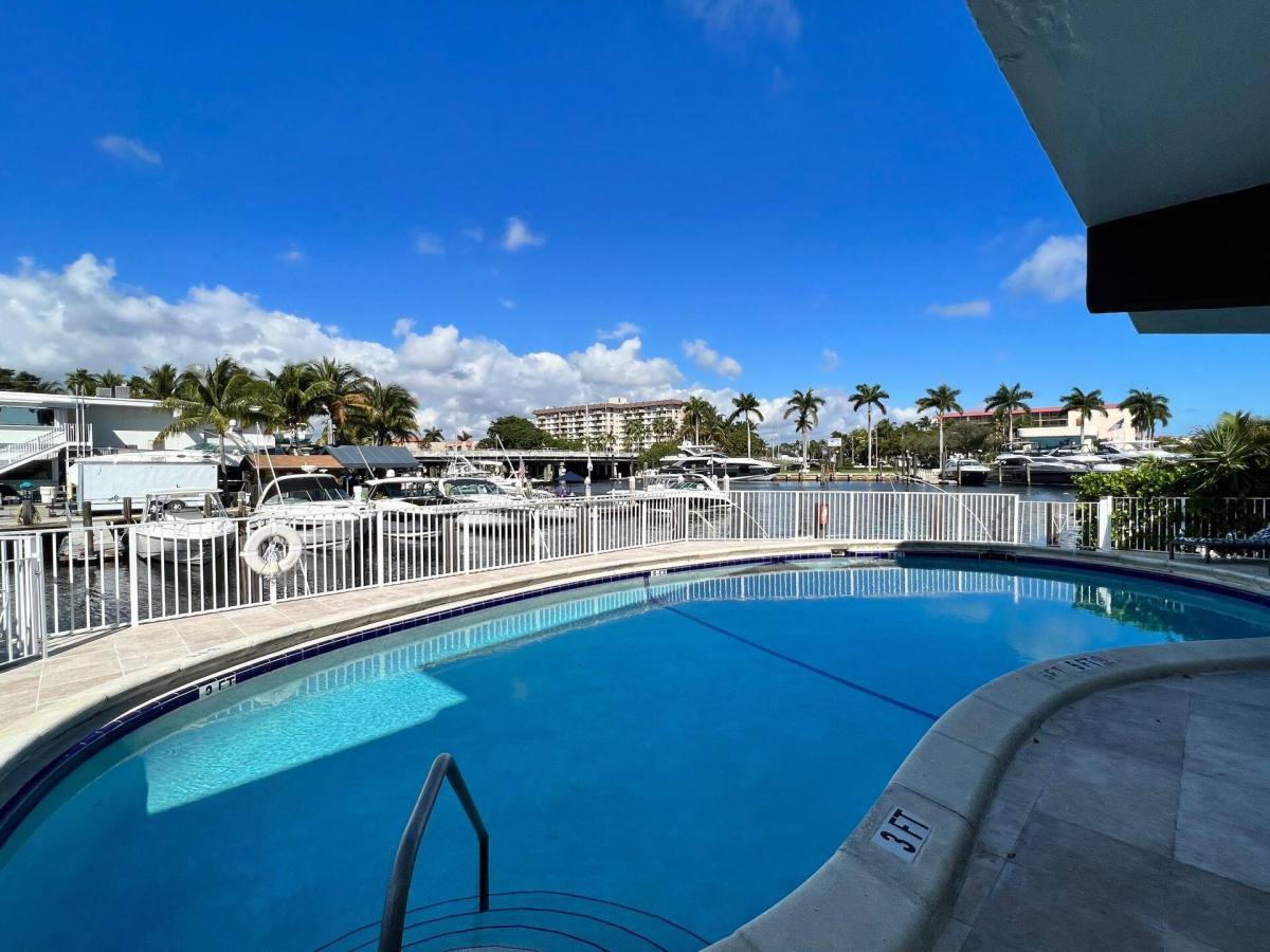Apartment for rent at 811 SE 22nd Ave #12, Pompano Beach, FL 33062