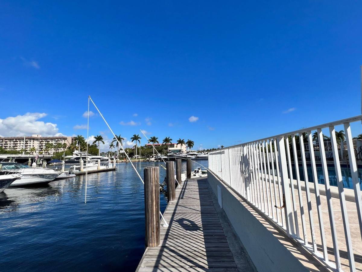 Apartment for rent at 811 SE 22nd Ave #12, Pompano Beach, FL 33062