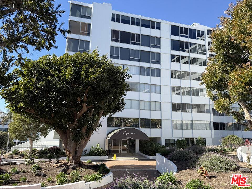Apartment for rent at 17350 Sunset Blvd #17350704C, Pacific Palisades, CA 90272