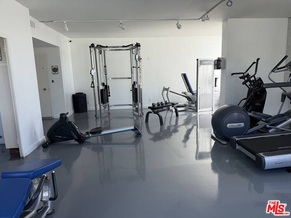 Apartment for rent at 17350 Sunset Blvd #17350704C, Pacific Palisades, CA 90272