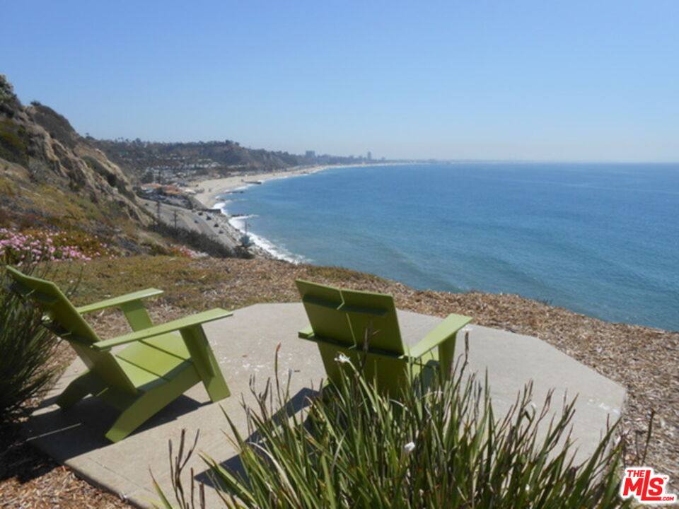 Apartment for rent at 17350 Sunset Blvd #17350704C, Pacific Palisades, CA 90272