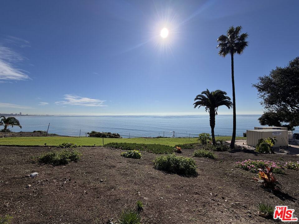 Apartment for rent at 17350 Sunset Blvd #17350704C, Pacific Palisades, CA 90272