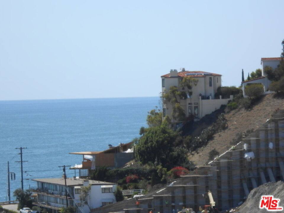 Apartment for rent at 17350 Sunset Blvd #17350704C, Pacific Palisades, CA 90272