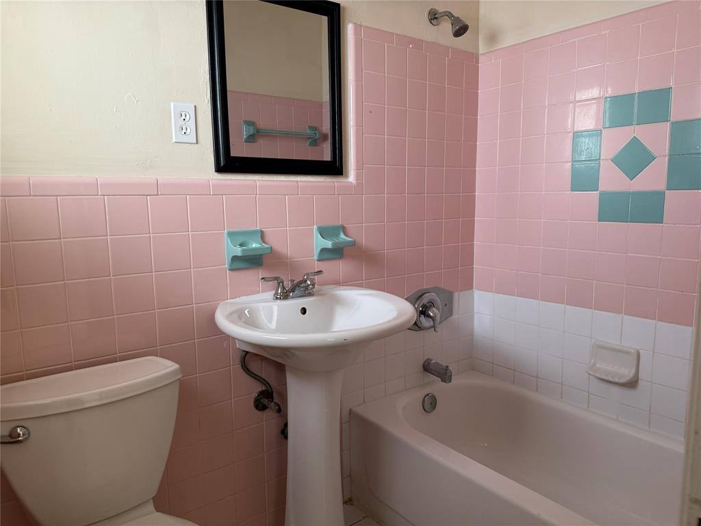Apartment for rent at 1219 NE 14th Ave #4, Fort Lauderdale, FL 33304