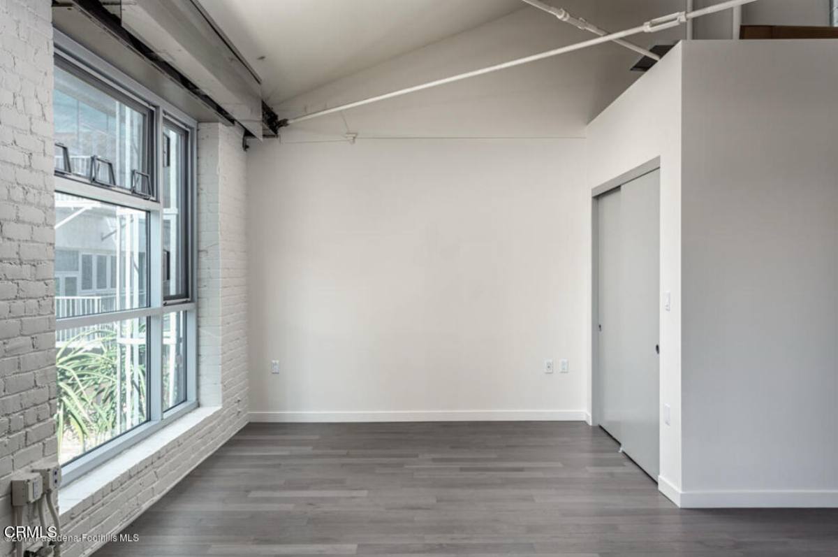 Apartment for rent at 527 Molino St #220, Los Angeles, CA 90013