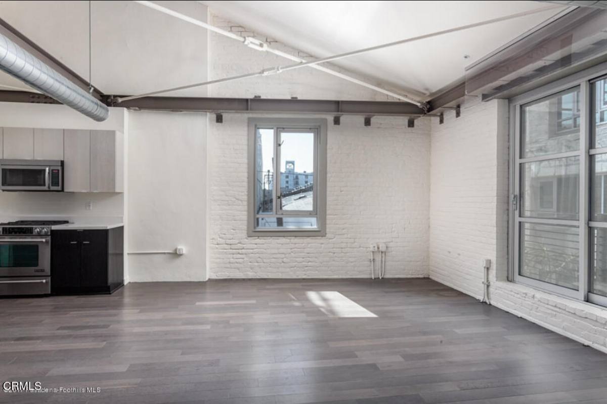 Apartment for rent at 527 Molino St #220, Los Angeles, CA 90013
