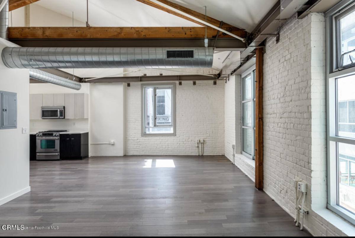Apartment for rent at 527 Molino St #220, Los Angeles, CA 90013