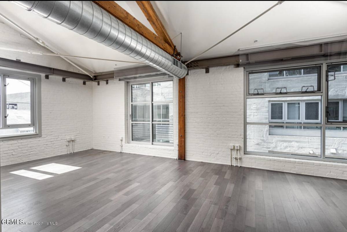 Apartment for rent at 527 Molino St #220, Los Angeles, CA 90013