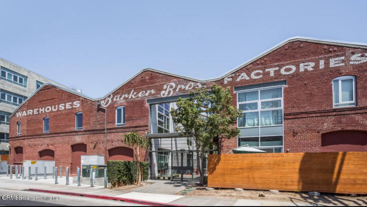 Apartment for rent at 527 Molino St #220, Los Angeles, CA 90013