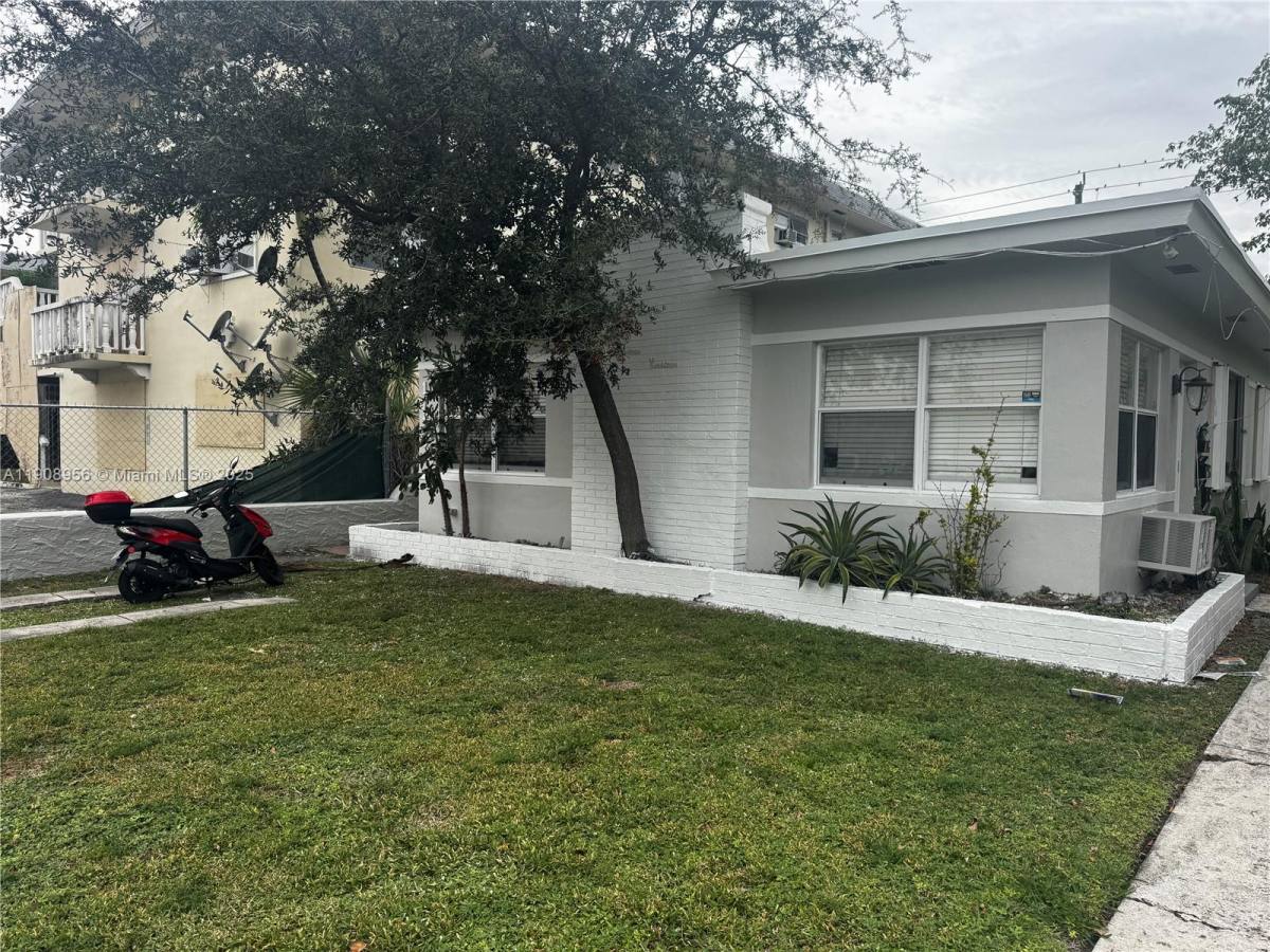 Apartment for rent at 1719 Lincoln St #2, Hollywood, FL 33020