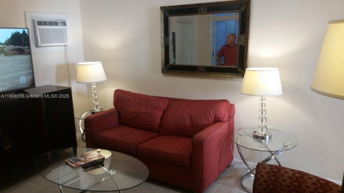 Apartment for rent at 1719 Lincoln St #2, Hollywood, FL 33020