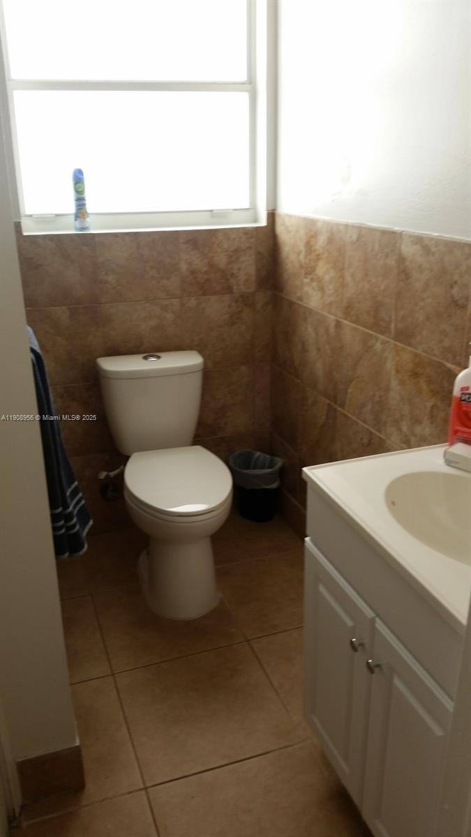 Apartment for rent at 1719 Lincoln St #2, Hollywood, FL 33020