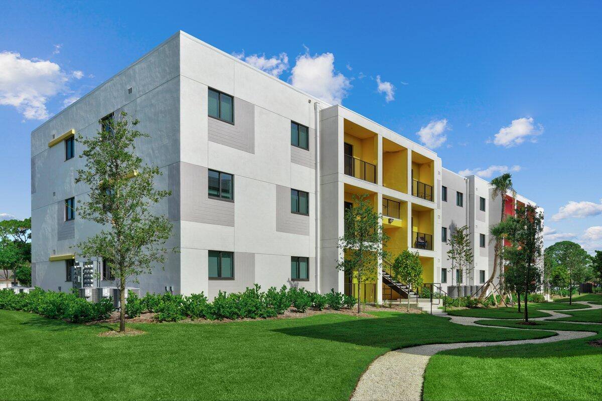 Apartment for rent at 4250 Lakewood Rd #101, Lake Worth, FL 33461