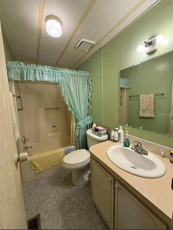 Apartment for rent at 1532 W Schwartz Blvd, Lady Lake, FL 32159