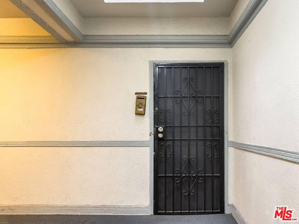 Apartment for rent at 4367 S Van Ness Ave #4, Los Angeles, CA 90062