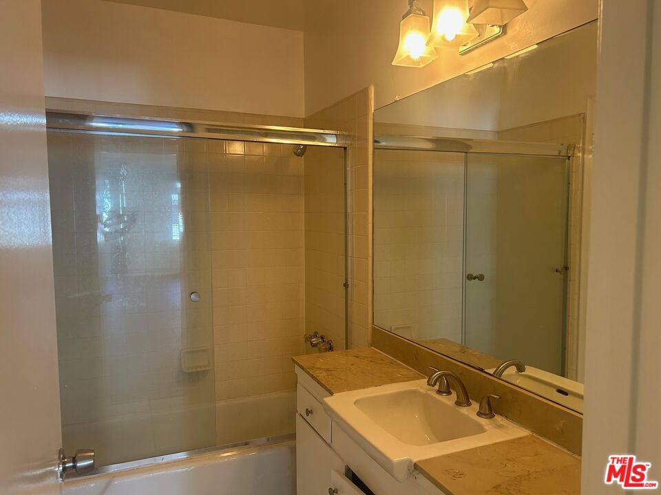 Apartment for rent at 1440 Reeves St #103, Los Angeles, CA 90035