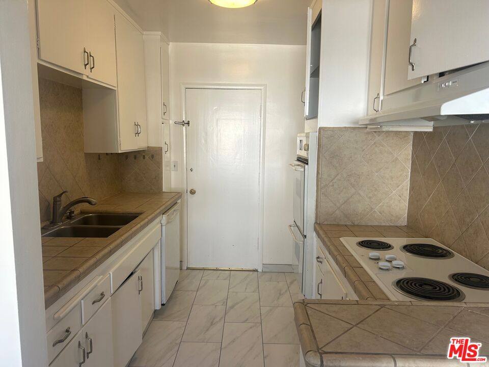 Apartment for rent at 1440 Reeves St #103, Los Angeles, CA 90035