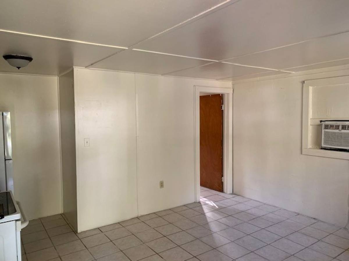 House for rent at 825 NW 4th Ave, Gainesville, FL 32601