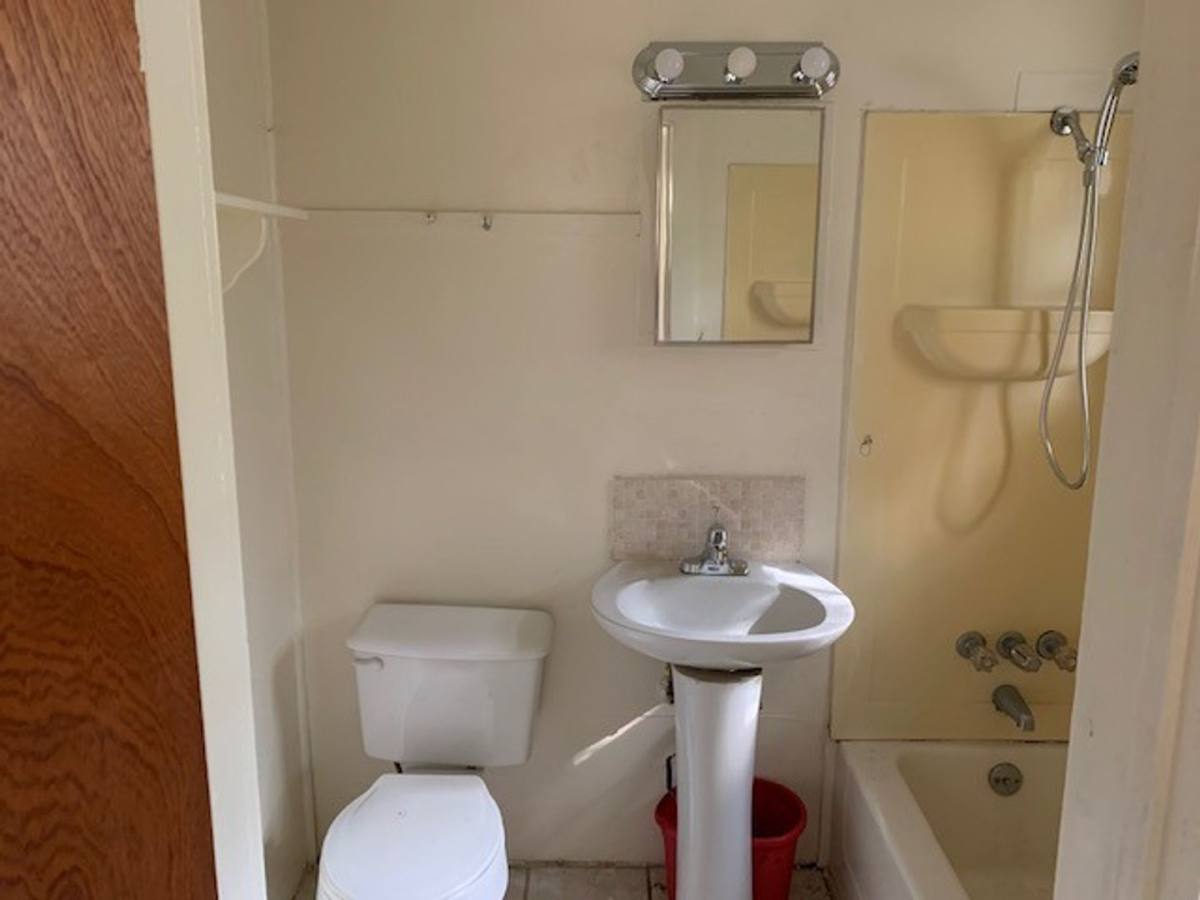 House for rent at 825 NW 4th Ave, Gainesville, FL 32601