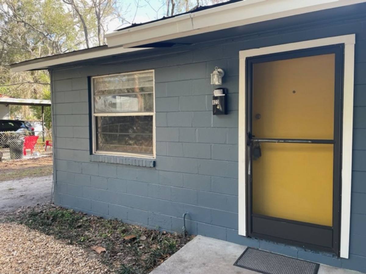 House for rent at 825 NW 4th Ave, Gainesville, FL 32601