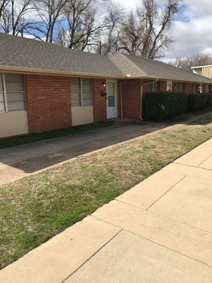Apartment for rent at 310-314 E Lindsey St, Norman, OK 73069