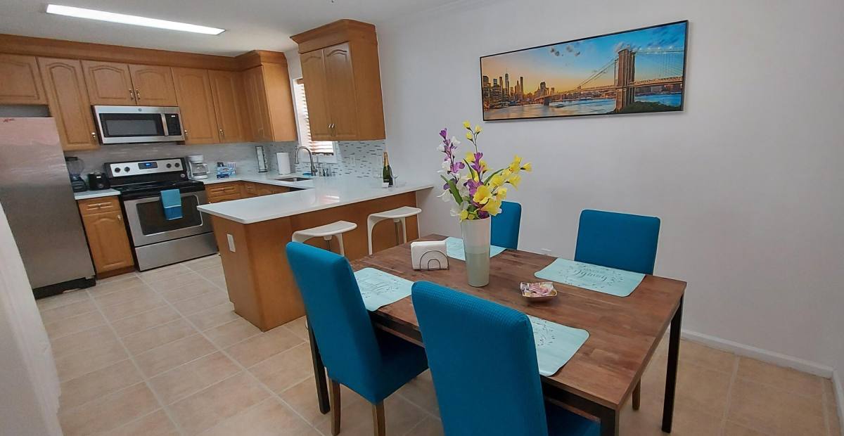 Apartment for rent at 1401 W 9th St, West Palm Beach, FL 33404