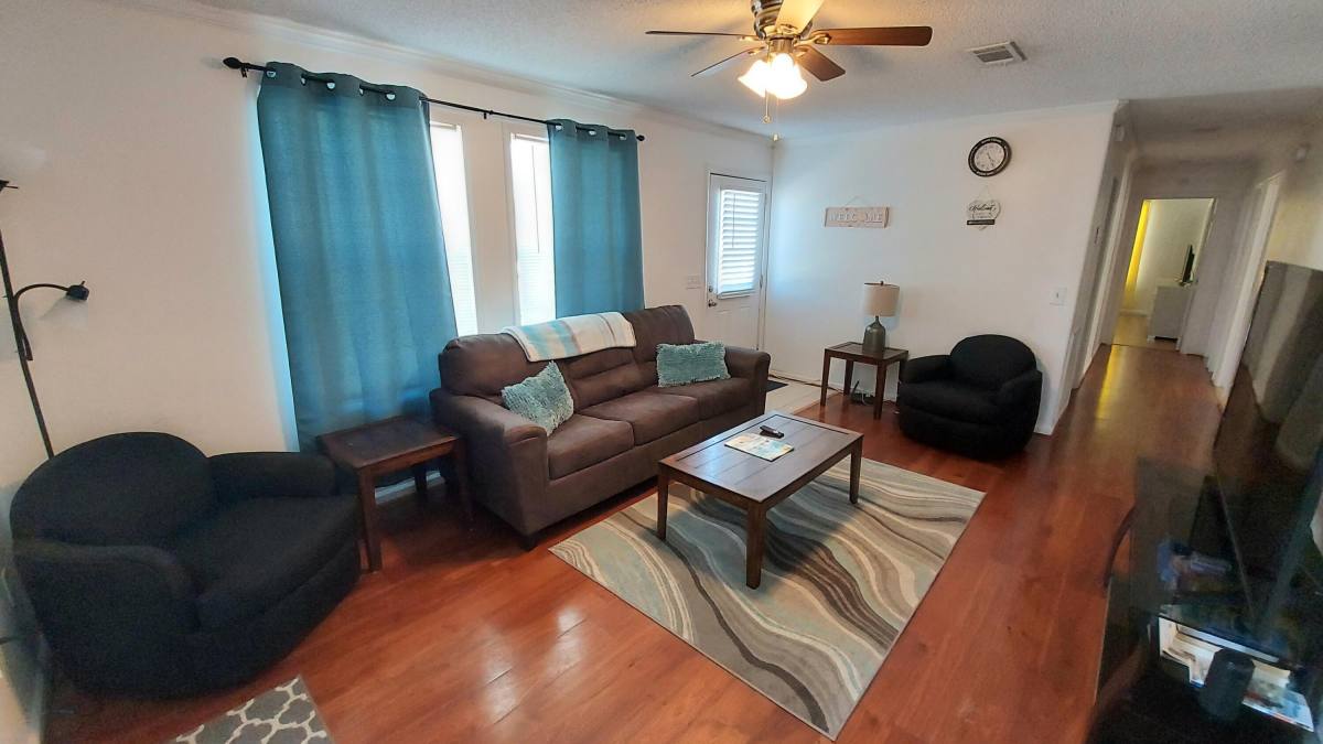 Apartment for rent at 1401 W 9th St, West Palm Beach, FL 33404