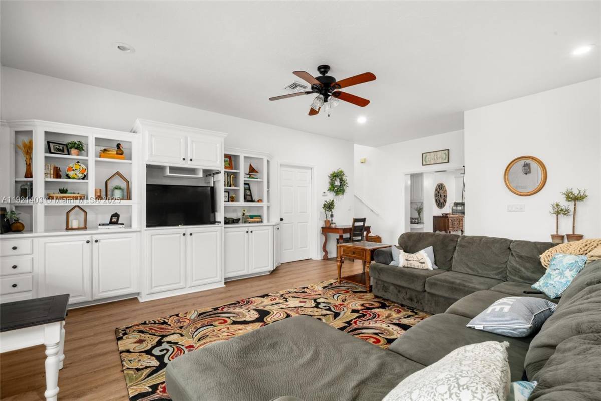 Apartment for rent at 2551 Lakeview Dr, Sebring, FL 33870