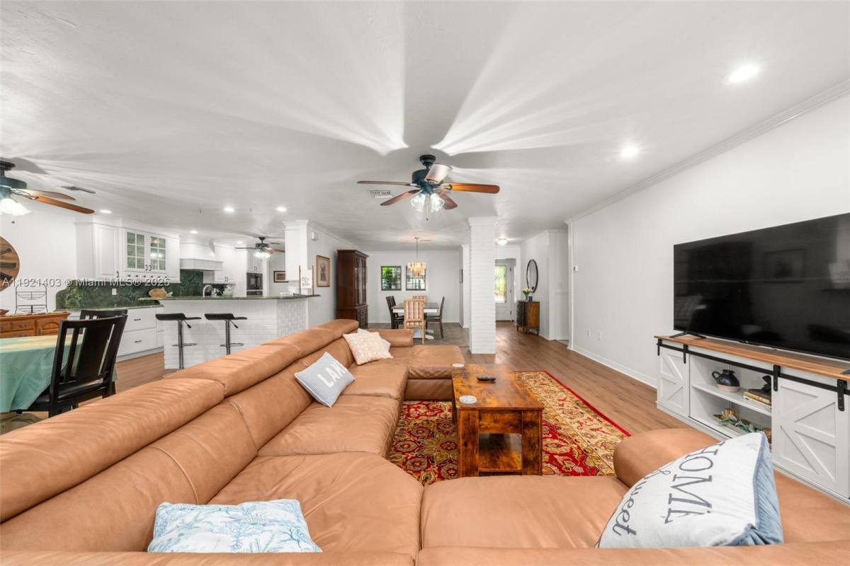 Apartment for rent at 2551 Lakeview Dr, Sebring, FL 33870