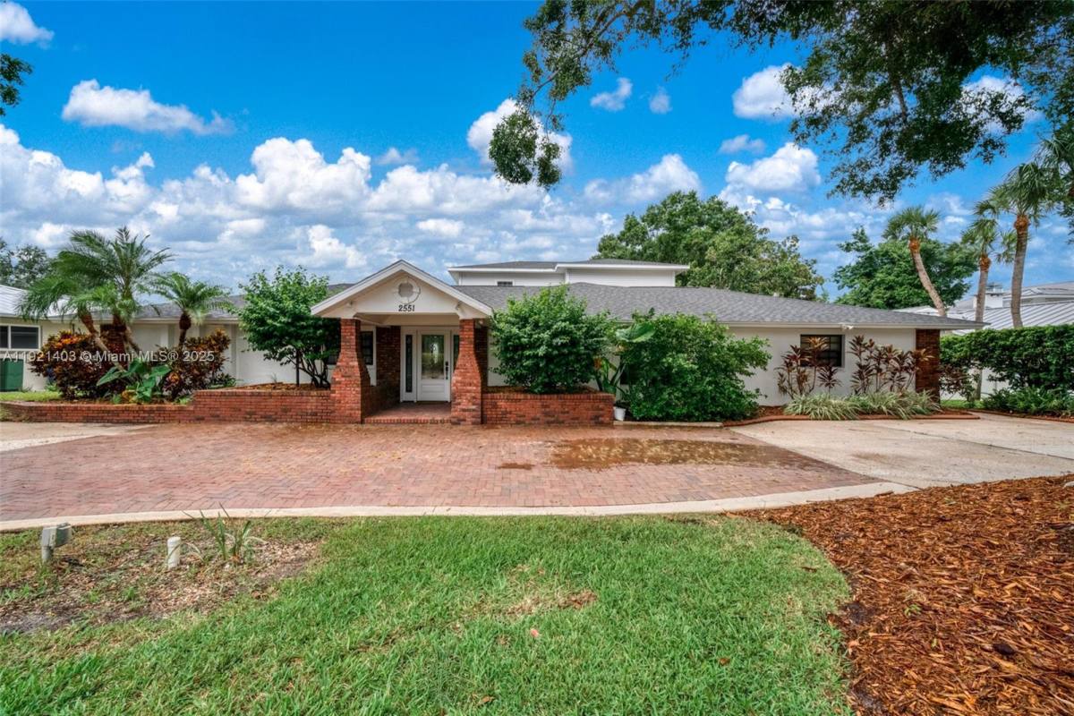 Apartment for rent at 2551 Lakeview Dr, Sebring, FL 33870