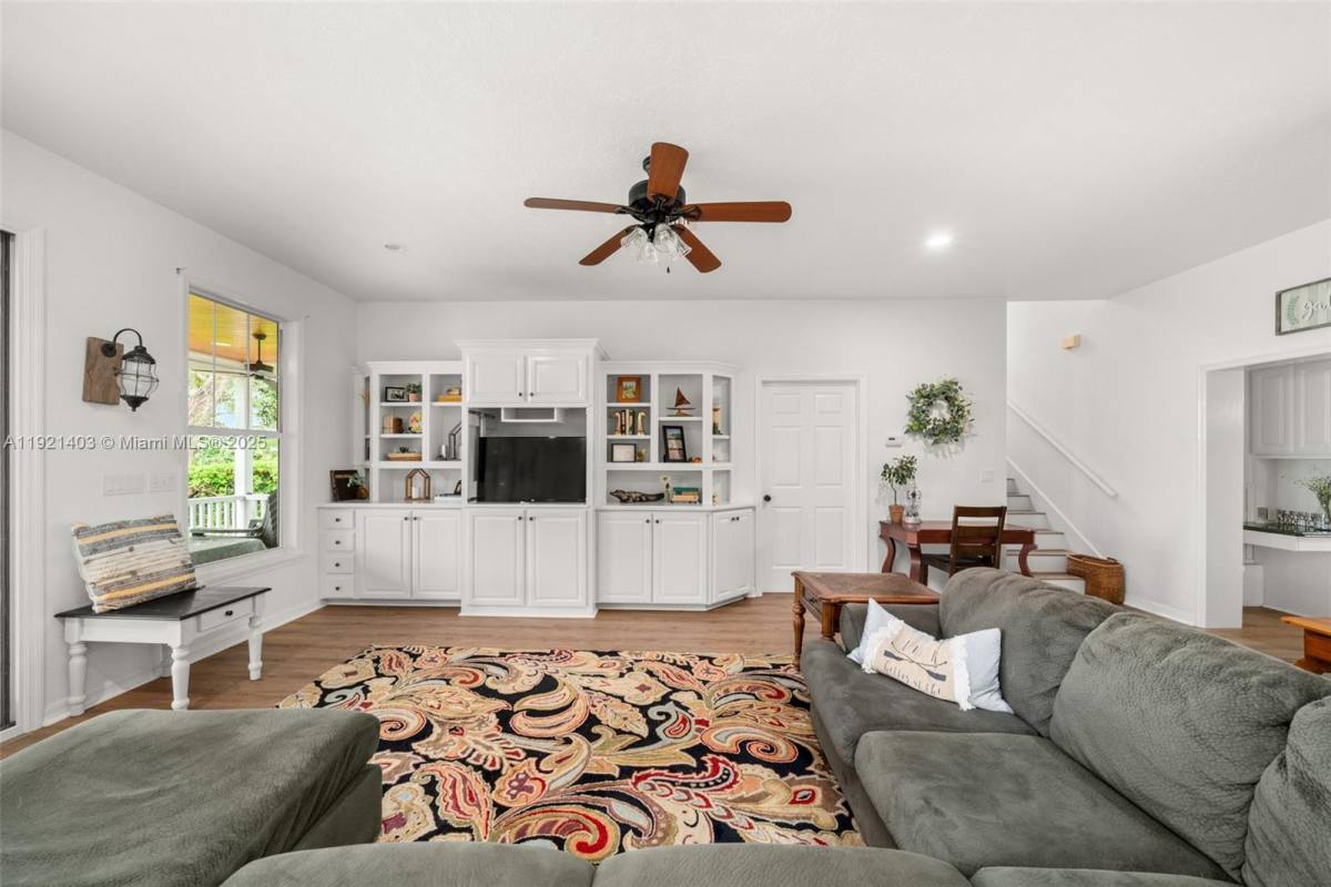 Apartment for rent at 2551 Lakeview Dr, Sebring, FL 33870