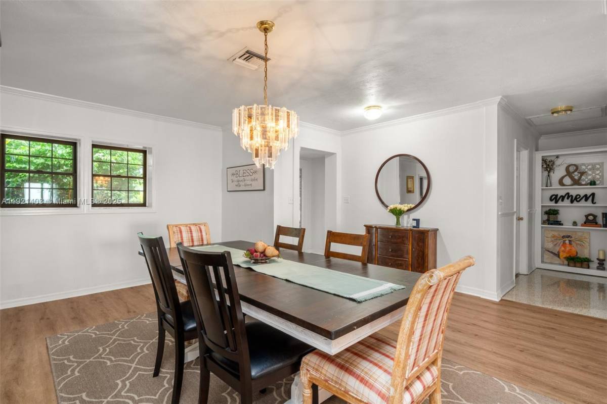 Apartment for rent at 2551 Lakeview Dr, Sebring, FL 33870