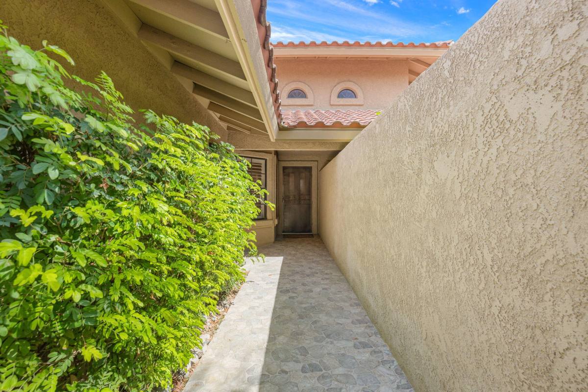 Apartment for rent at 41484 Woodhaven Dr W, Palm Desert, CA 92211