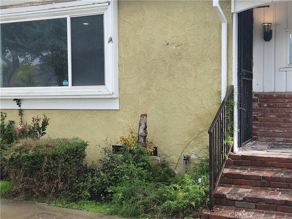 Apartment for rent at 12202 Alvaro St, Los Angeles, CA 90059