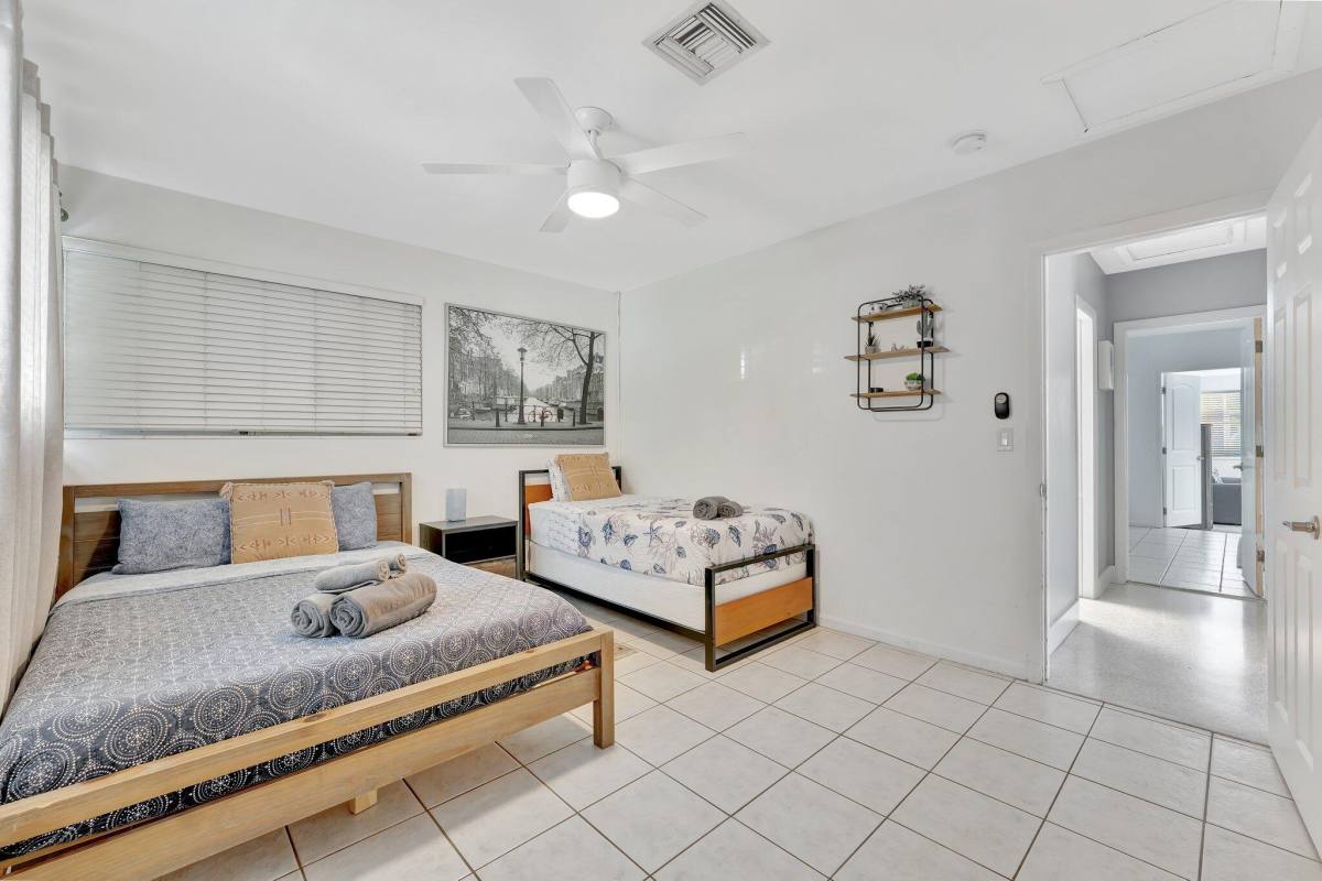 Apartment for rent at 1246 Johnson St, Hollywood, FL 33019
